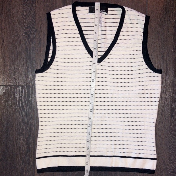 Sleeveless top - Picture 14 of 14